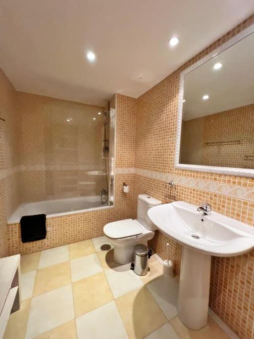 Magnifico Y Amplio Apartamento Con Terraza Fuengirola Eksteriør billede